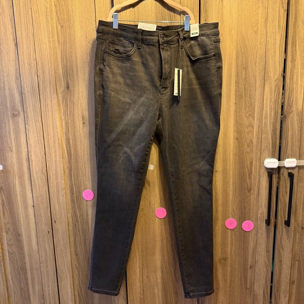 JUDY BLUE mid-rise tummy control skinny jeans in faded black NWT